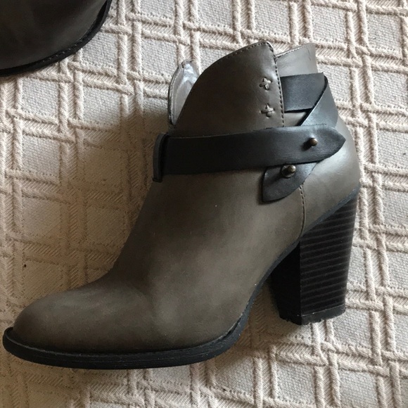 XOXO grey/brown booties - Picture 8 of 8